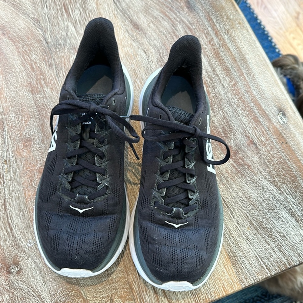 Hoka Mach black sneaker